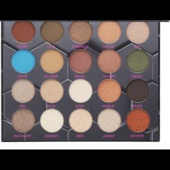 3/$39 NEW Bee Beauty BARBARELLA eyeshadow palette - Picture 1 of 1